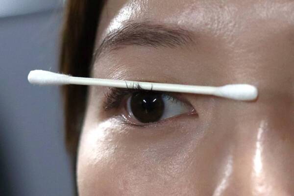 「黒ケープ」から待望のまつ毛用マスカラ下地が誕生！　汗・水・湿気・皮脂に負けない上向きまつ毛に