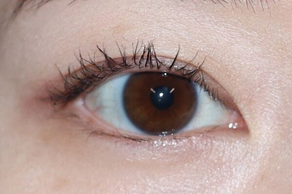 「黒ケープ」から待望のまつ毛用マスカラ下地が誕生！　汗・水・湿気・皮脂に負けない上向きまつ毛に