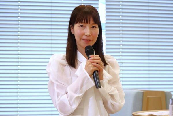 ゆらぎ肌の“お守りファンデーション”。リサージ新作ファンデは「塗る美膜マスク」!?