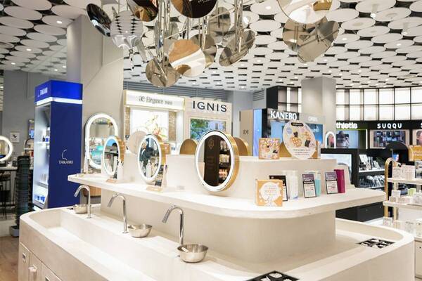 トレンドのニッチフレグランスにも注目！　新「＠cosme TOKYO」の楽しみ方ガイド