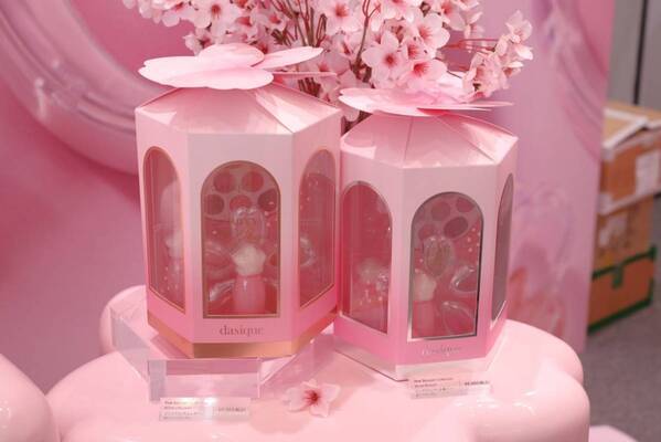 一足先に桜満開！　表参道で開催中、韓国コスメ「dasique」ポップアップで春気分を体験