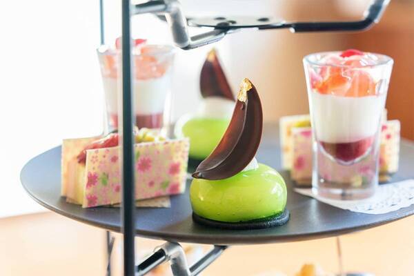 ワクワクするかわいさ！　映画『ウィキッド ふたりの魔女』とのコラボアフタヌーンティー