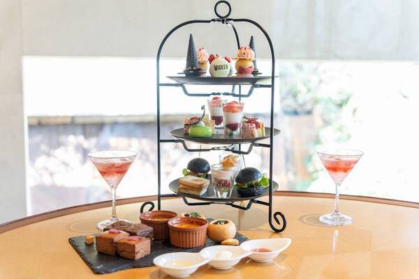 ワクワクするかわいさ！　映画『ウィキッド ふたりの魔女』とのコラボアフタヌーンティー