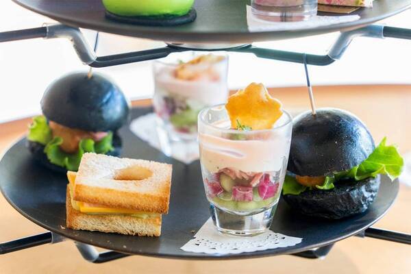 ワクワクするかわいさ！　映画『ウィキッド ふたりの魔女』とのコラボアフタヌーンティー