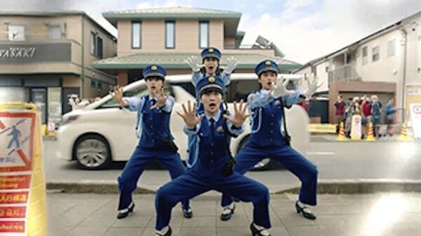 「クラフトボス 世界のTEA」新TV-CMで松たか子ら“宇宙人四姉妹”が豪華共演