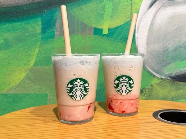 ミルクコーヒーがストロベリー風味に味が変わる！　スタバ新作「春空 ミルクコーヒー フラペチーノ」は友達とワクワクを共有したくなる一杯に
