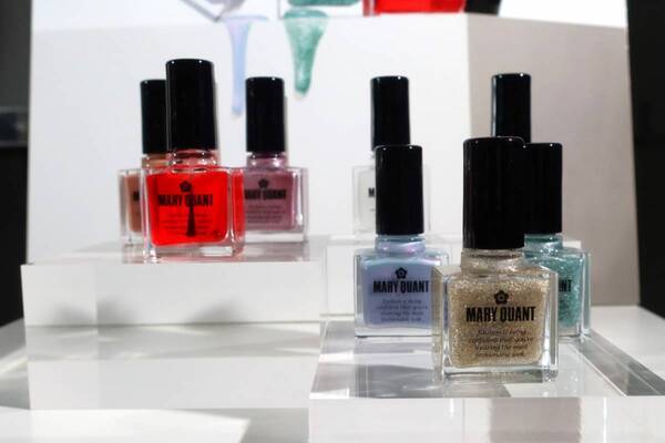 多彩なきらめきに心ときめく！　マリークワント5月新作コスメはリキッドアイシャドウとネイル新色