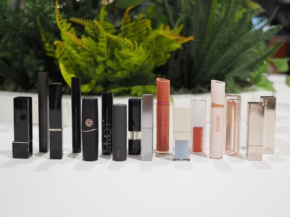 毎日使える馴染みベージュに注目！ コスメオタクが注目した2025年春の新作リップ&フェイスカラーは？