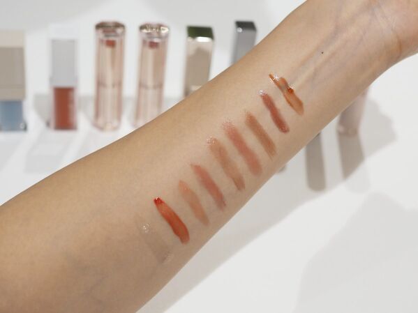 毎日使える馴染みベージュに注目！ コスメオタクが注目した2025年春の新作リップ&フェイスカラーは？