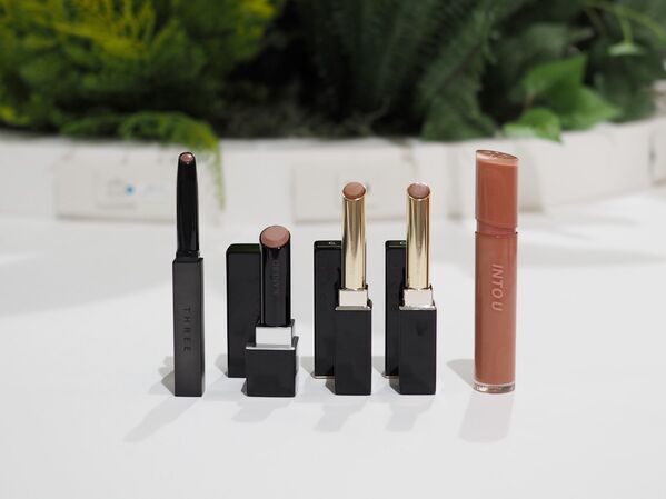 毎日使える馴染みベージュに注目！ コスメオタクが注目した2025年春の新作リップ&フェイスカラーは？