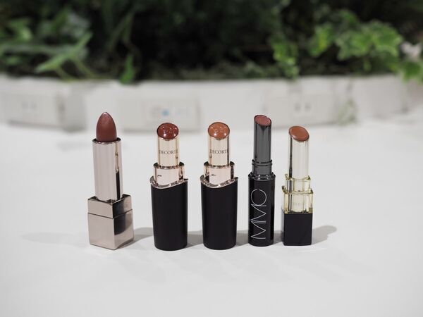 毎日使える馴染みベージュに注目！ コスメオタクが注目した2025年春の新作リップ&フェイスカラーは？