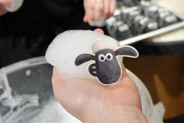 「ひつじのショーン × LUSH」がかわいい！　アメェ〜イジングな新作コラボアイテムの楽しみ方を伝授