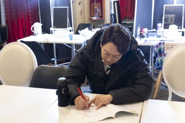 香取慎吾の裏舞台に密着。『日本一の最低男』のドキュメンタリーがFODにて配信