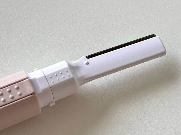 顔のうぶ毛に特化した新アイテム。なでる感覚で剃れる音波振動カミソリを敏感肌の私が試してみた