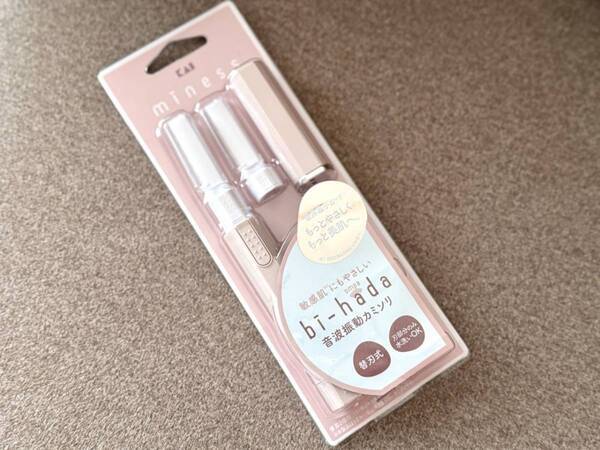 顔のうぶ毛に特化した新アイテム。なでる感覚で剃れる音波振動カミソリを敏感肌の私が試してみた