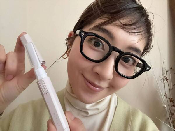 顔のうぶ毛に特化した新アイテム。なでる感覚で剃れる音波振動カミソリを敏感肌の私が試してみた