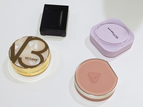 アラサーコスメオタクが選ぶ！　2025年春夏の気になる新作ファンデーション17個お試し