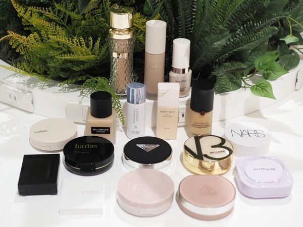 アラサーコスメオタクが選ぶ！　2025年春夏の気になる新作ファンデーション17個お試し