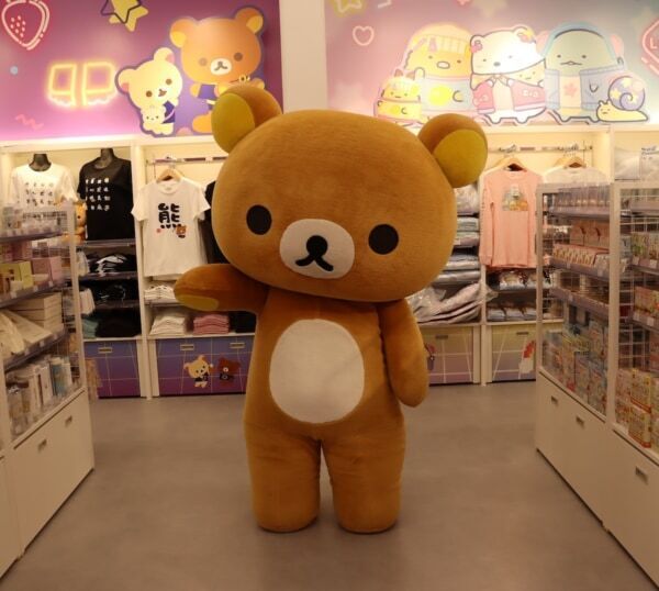 「リラックマストア＆すみっコぐらしshop新宿店」が開店！　オープニングセレモニーにリラックマも登場