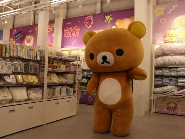 「リラックマストア＆すみっコぐらしshop新宿店」が開店！　オープニングセレモニーにリラックマも登場