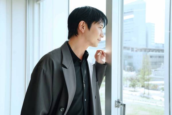 自分の可能性を広げてくれる人。向井理にとって信頼できる“軍師的な存在”