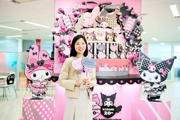 世界中に笑顔を届ける“スマイルキャリ”。サンリオの社長室に務める女性の信念