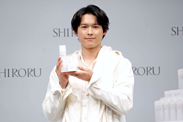 SixTONES 松村北斗、“今本気で取り組んでいること”は？　SHIRORUの新商品に「なんだこの保湿力は」と驚き