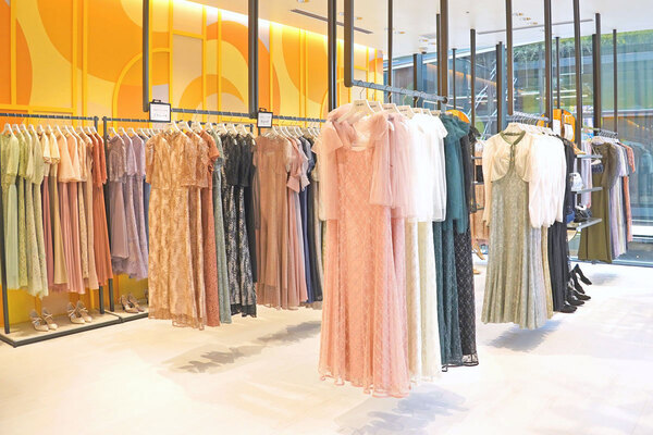 “一番着たいドレス”が選べる！　貴島明日香が語る、レンタルドレス「LULUTI HARAJUKU」の魅力