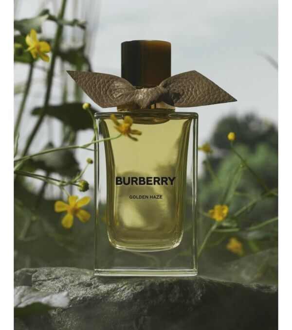 自然の強さと繊細さを纏う、バーバリーの2つの新作フレグランスが誕生！