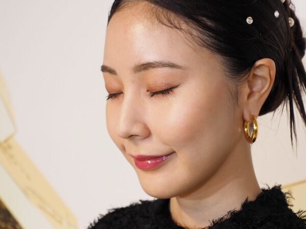 エレガンスから全18色の単色アイシャドウが新登場！ 指先を美しく見せるネイルカラーも発売