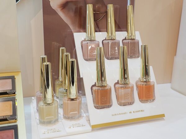 エレガンスから全18色の単色アイシャドウが新登場！ 指先を美しく見せるネイルカラーも発売