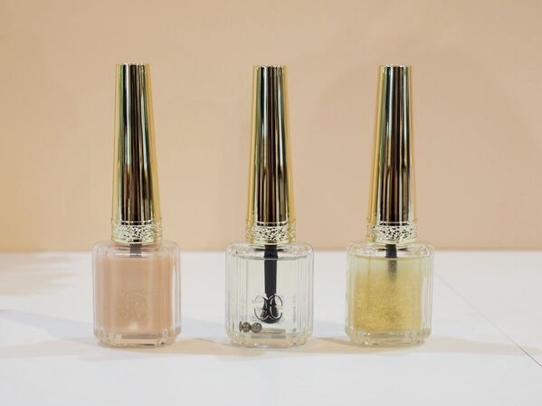 エレガンスから全18色の単色アイシャドウが新登場！ 指先を美しく見せるネイルカラーも発売