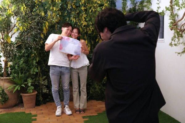 令和カップルの新定番「入籍フォト」をプロに撮影してもらえる『マリピク！』を体験！　記念日を二人らしい写真に