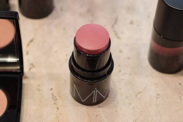 MiMCから2025AW新作が登場。ピンク＆オレンジのアイカラー、リキッドルージュ新色も