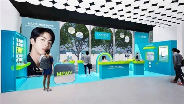 原宿にBTS JINのBIGビジュアルが再び登場！　期間限定POP UP STORE開催