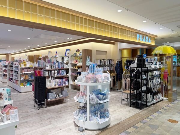 1.5万円あったら何を買う？　コスメオタク二人がプラザでお買い物