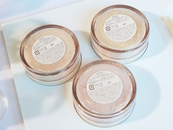 エクセル、大人気アイブロウがリニューアル＆限定パウダーは待望の定番化。新作には美容液コンシーラーも【2025年秋冬 新商品発表会レポート】