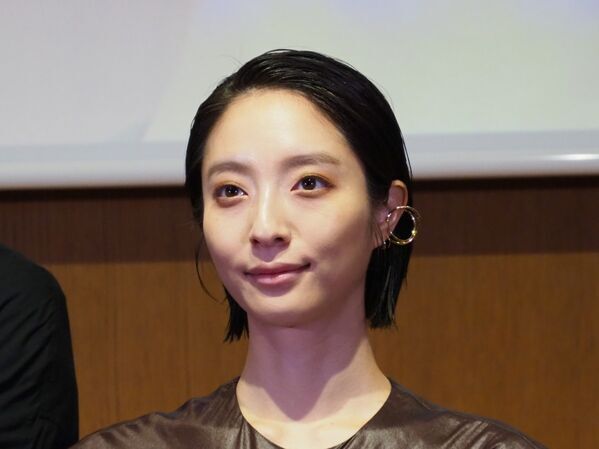 エクセル、大人気アイブロウがリニューアル＆限定パウダーは待望の定番化。新作には美容液コンシーラーも【2025年秋冬 新商品発表会レポート】