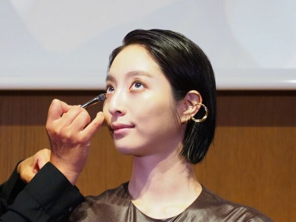 エクセル、大人気アイブロウがリニューアル＆限定パウダーは待望の定番化。新作には美容液コンシーラーも【2025年秋冬 新商品発表会レポート】