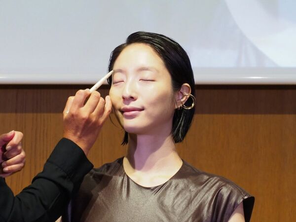 エクセル、大人気アイブロウがリニューアル＆限定パウダーは待望の定番化。新作には美容液コンシーラーも【2025年秋冬 新商品発表会レポート】