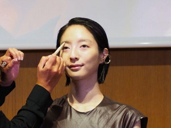 エクセル、大人気アイブロウがリニューアル＆限定パウダーは待望の定番化。新作には美容液コンシーラーも【2025年秋冬 新商品発表会レポート】