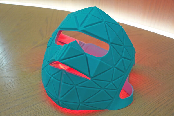 “ながら美容”の歴史が変わる!?　10分で全顔ケアできるヤーマンの新美顔器「ブルーグリーンマスク リフト」がすごい