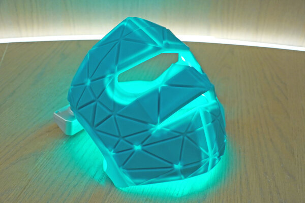 “ながら美容”の歴史が変わる!?　10分で全顔ケアできるヤーマンの新美顔器「ブルーグリーンマスク リフト」がすごい