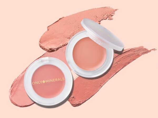 デリケートな肌や唇をうるおいで包み込む。「オンリーミネラル」からベースメイク・カラーメイクが新発売