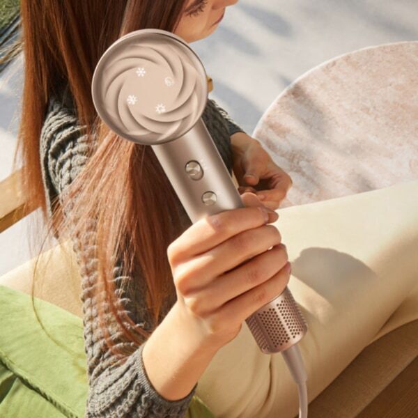 これ1台でドライヤーもアイロンも完結！　Dreame、コンパクトで高性能なヘアドライヤー新登場