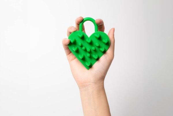 シンピュルテからドライ＆シャンプー時に使える「ハートロック スカルプブラシ」が誕生