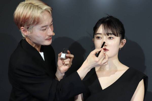 KATEの「陰影メイク」をグローバルに発信！　ヘアメイクアップアーティスト GENSEIがメイク術を披露