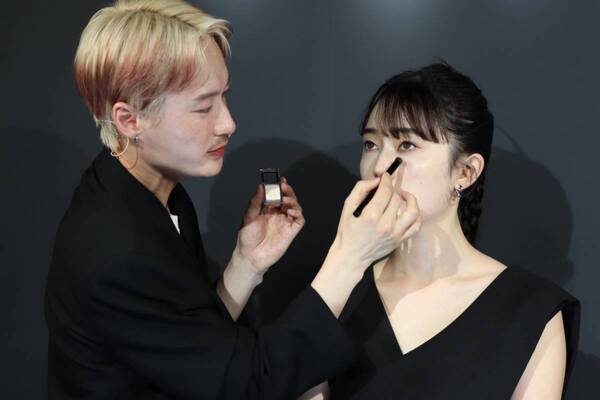 KATEの「陰影メイク」をグローバルに発信！　ヘアメイクアップアーティスト GENSEIがメイク術を披露