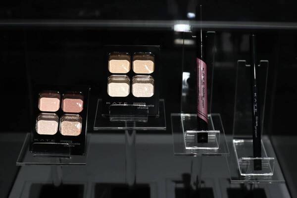 KATEの「陰影メイク」をグローバルに発信！　ヘアメイクアップアーティスト GENSEIがメイク術を披露
