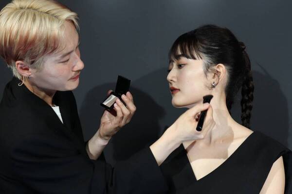 KATEの「陰影メイク」をグローバルに発信！　ヘアメイクアップアーティスト GENSEIがメイク術を披露